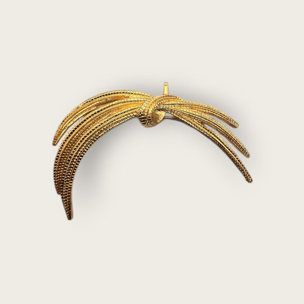 Monet Knot Ribbon Brooch Pin Gold Tone Textured Vintage Classic Elegance